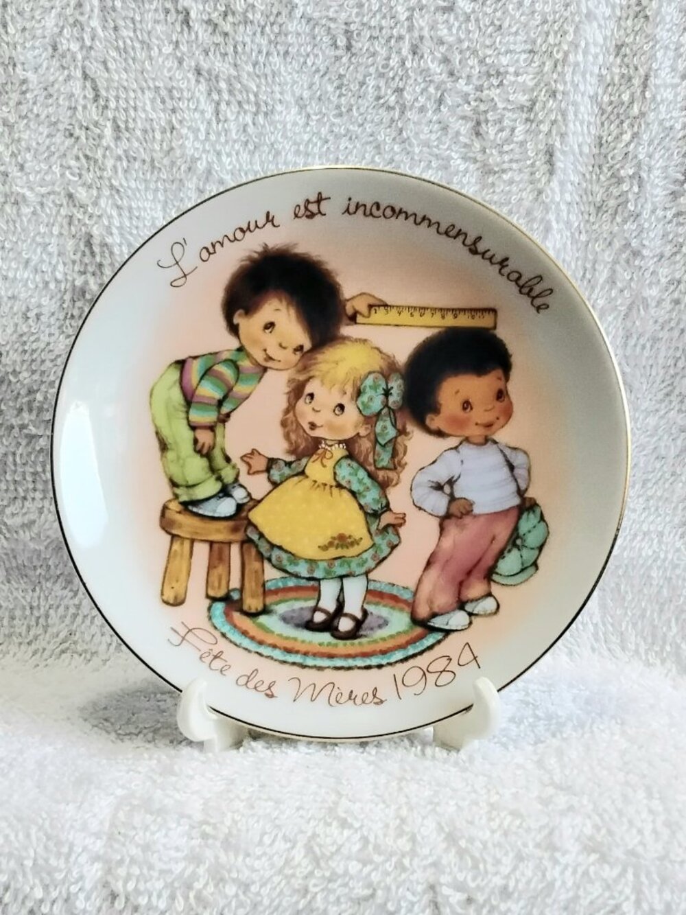 Vintage & Immaculate 5 1/4" Mother's Day Plate 1984 With Display Stand by Avon!!